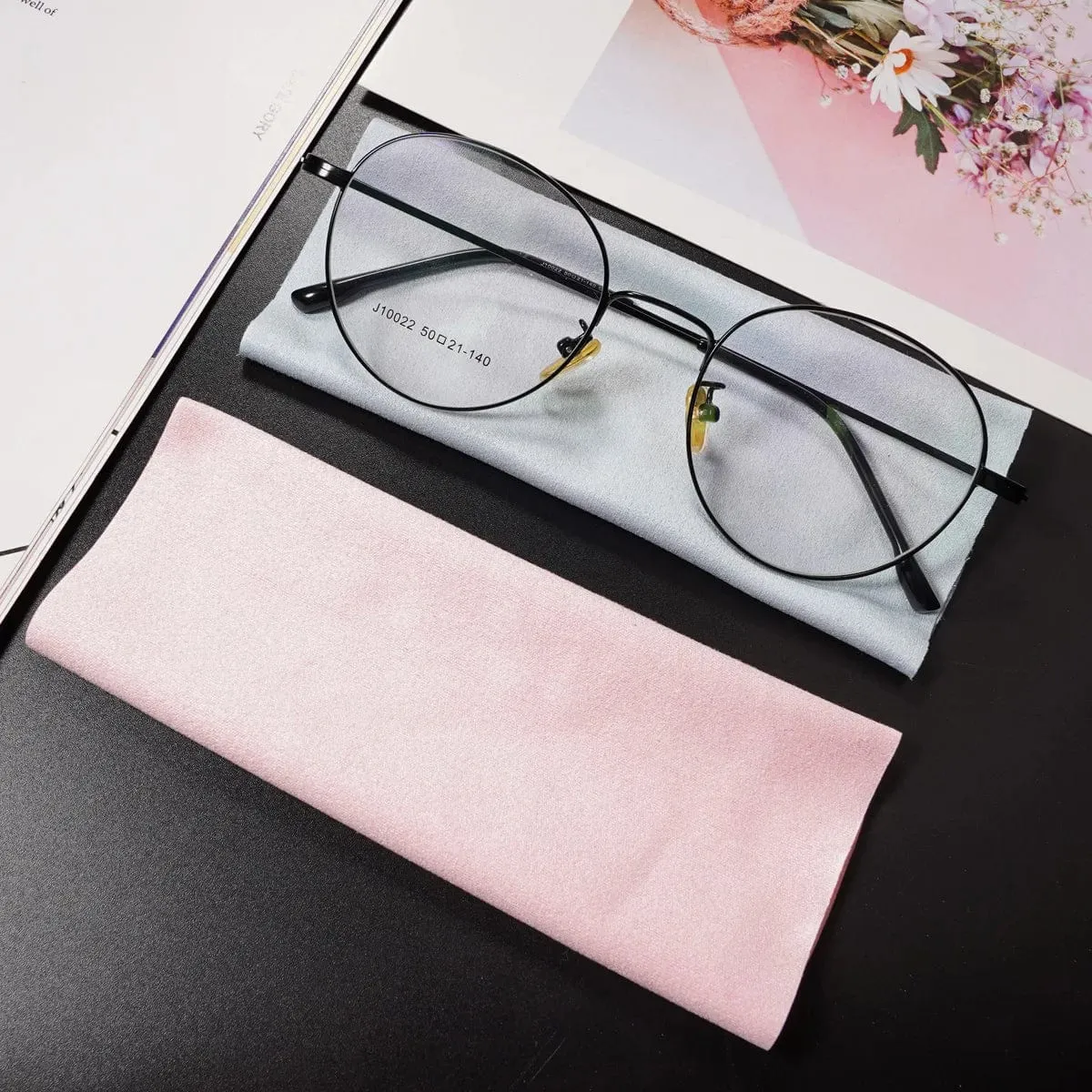 5PCS Eyeglass Cleaning Cloth Microfiber adaptable for Screens, Lenses Nylon or Polaroid Glasses 15*18cm random color