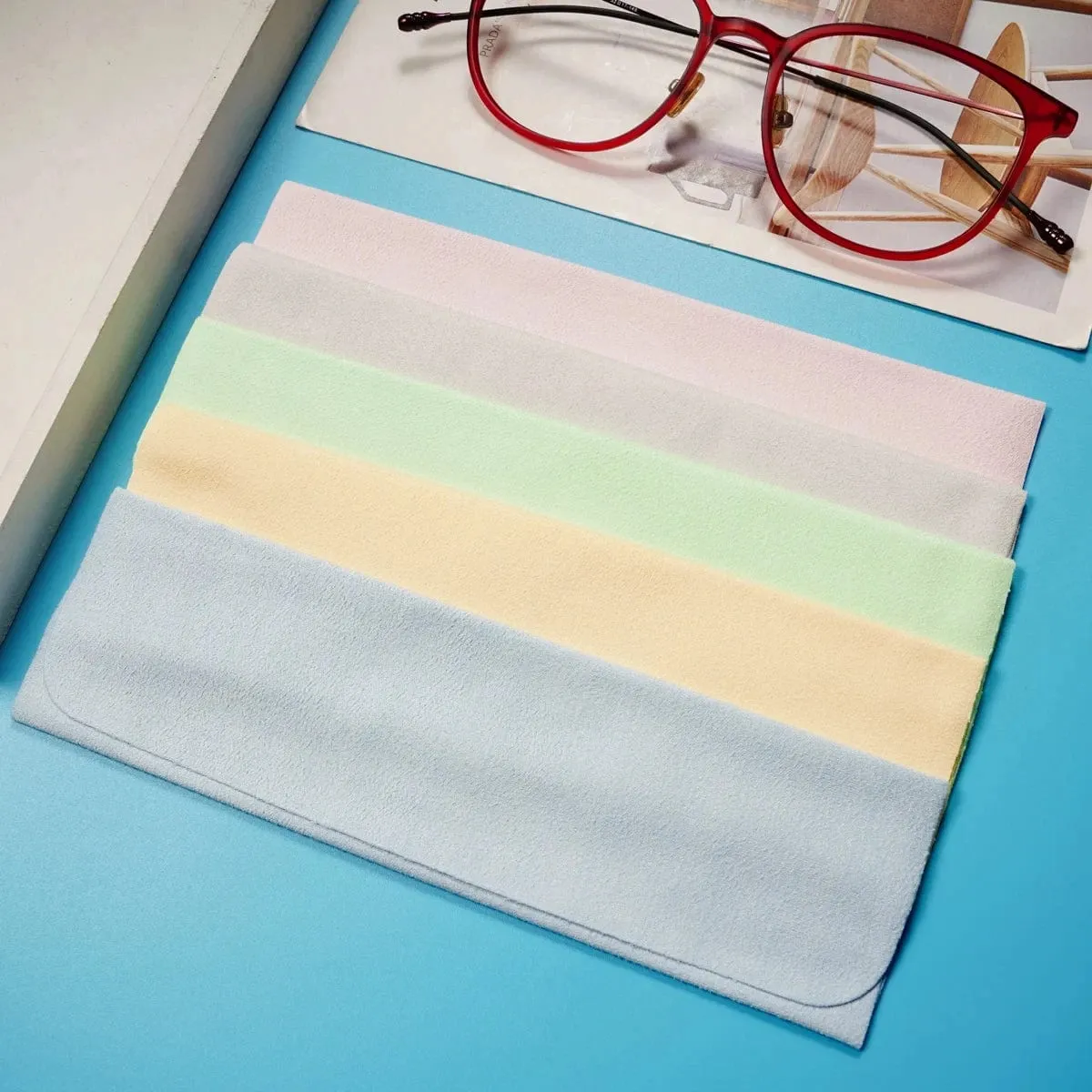 5PCS Eyeglass Cleaning Cloth Microfiber adaptable for Screens, Lenses Nylon or Polaroid Glasses 15*18cm random color